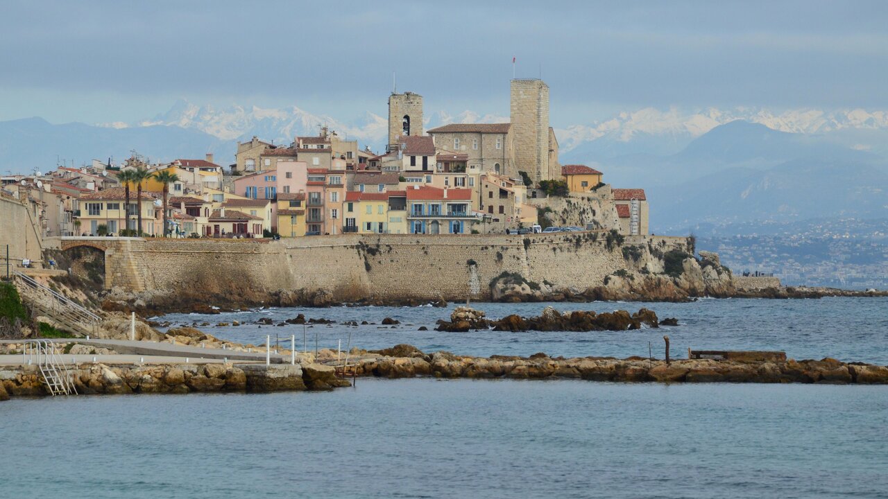 Antibes charming blend history